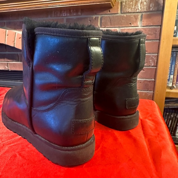 WOW POSHMARK - Authentic UGG Leather Boots - Picture 4 of 16
